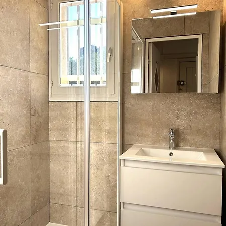 Apartmán Calme Avec Climatisation, Terrasse Et Parking Au Lavandou - Fr-1-251-856 Le Lavandou