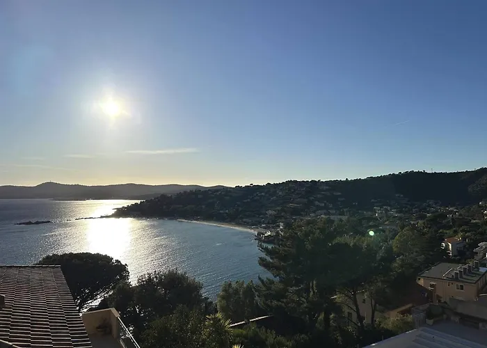 Calme Avec Climatisation, Terrasse Et Parking Au Lavandou - Fr-1-251-856 * Le Lavandou