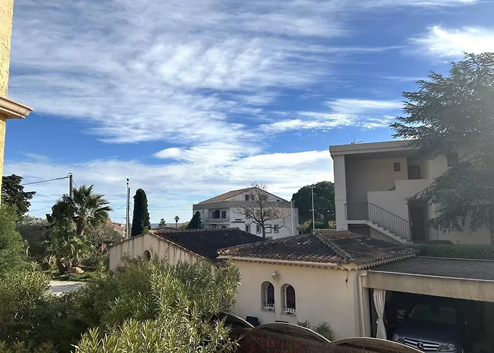 Calme Avec Climatisation, Terrasse Et Parking Au Lavandou - Fr-1-251-856 Le Lavandou